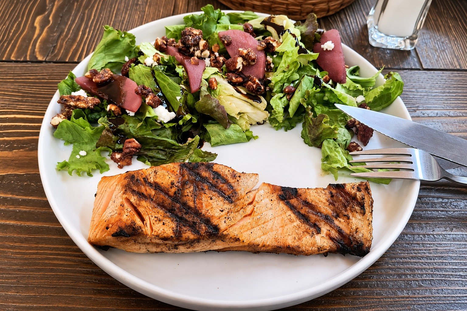 Salmón y ensalada